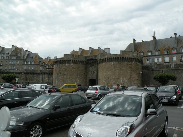  une entrée de la ville